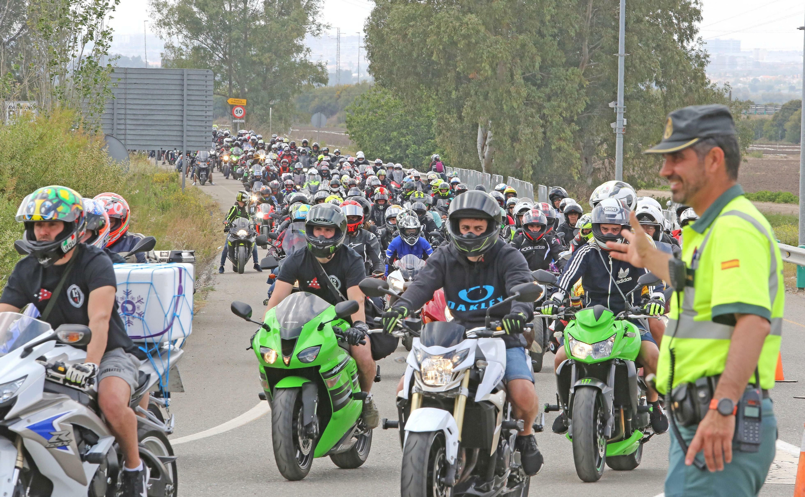 Motoristas en el entorno del circuito durante este Gran Premio.