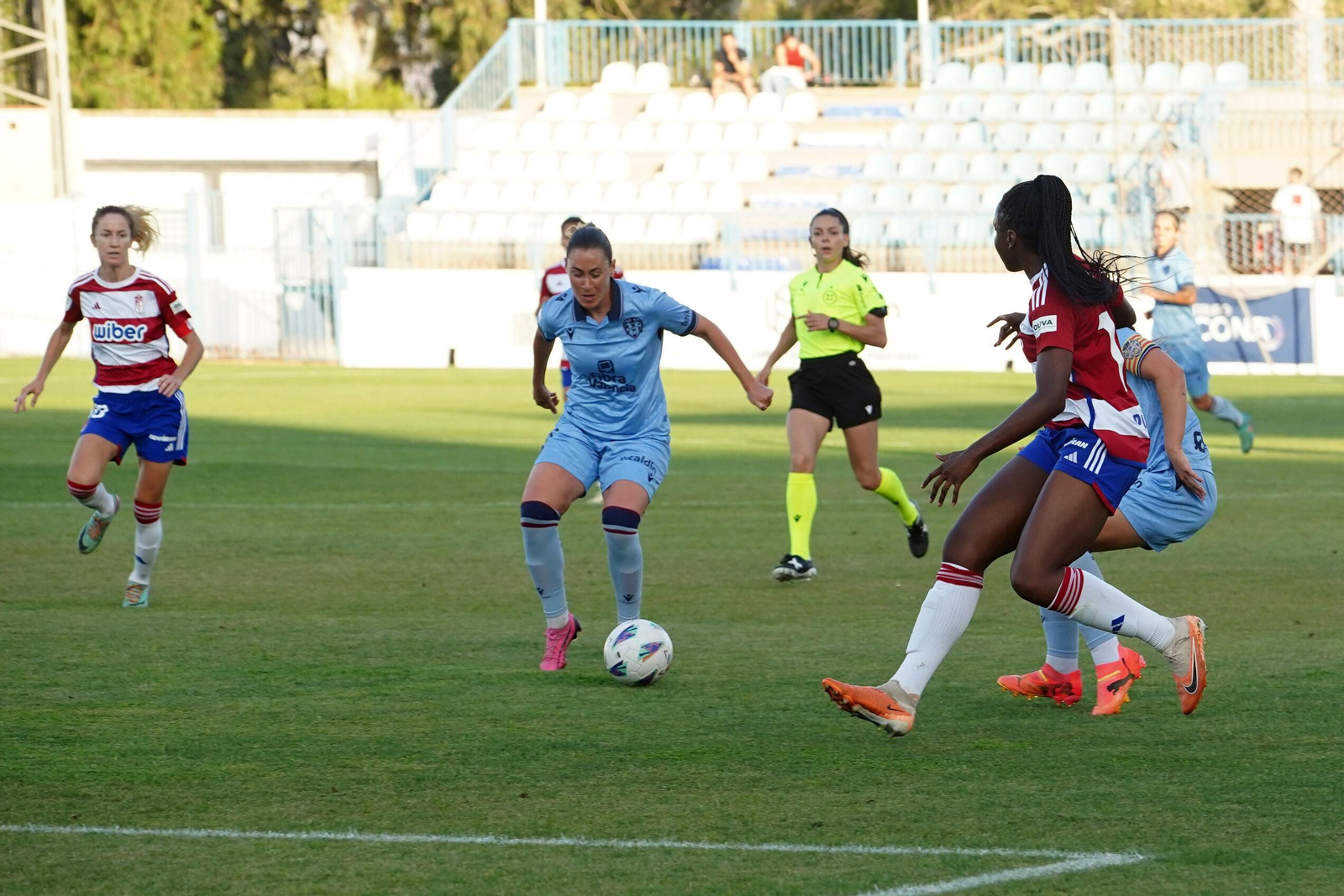 Las mejores imágenes del Granada CF - Levante UD en Motril