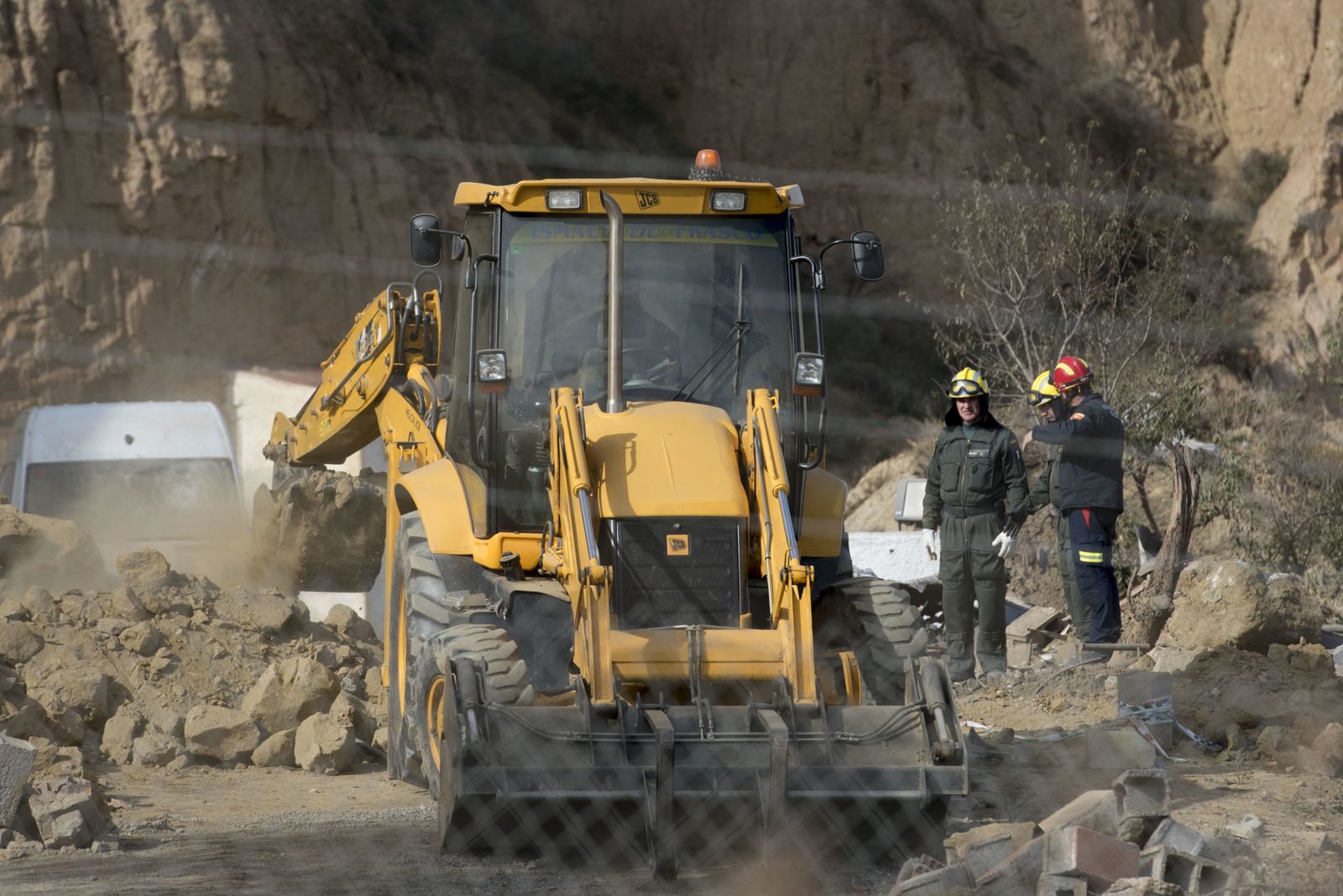 Trabajo de los Tedax en la Pirotecnia María Angustias de Guadix