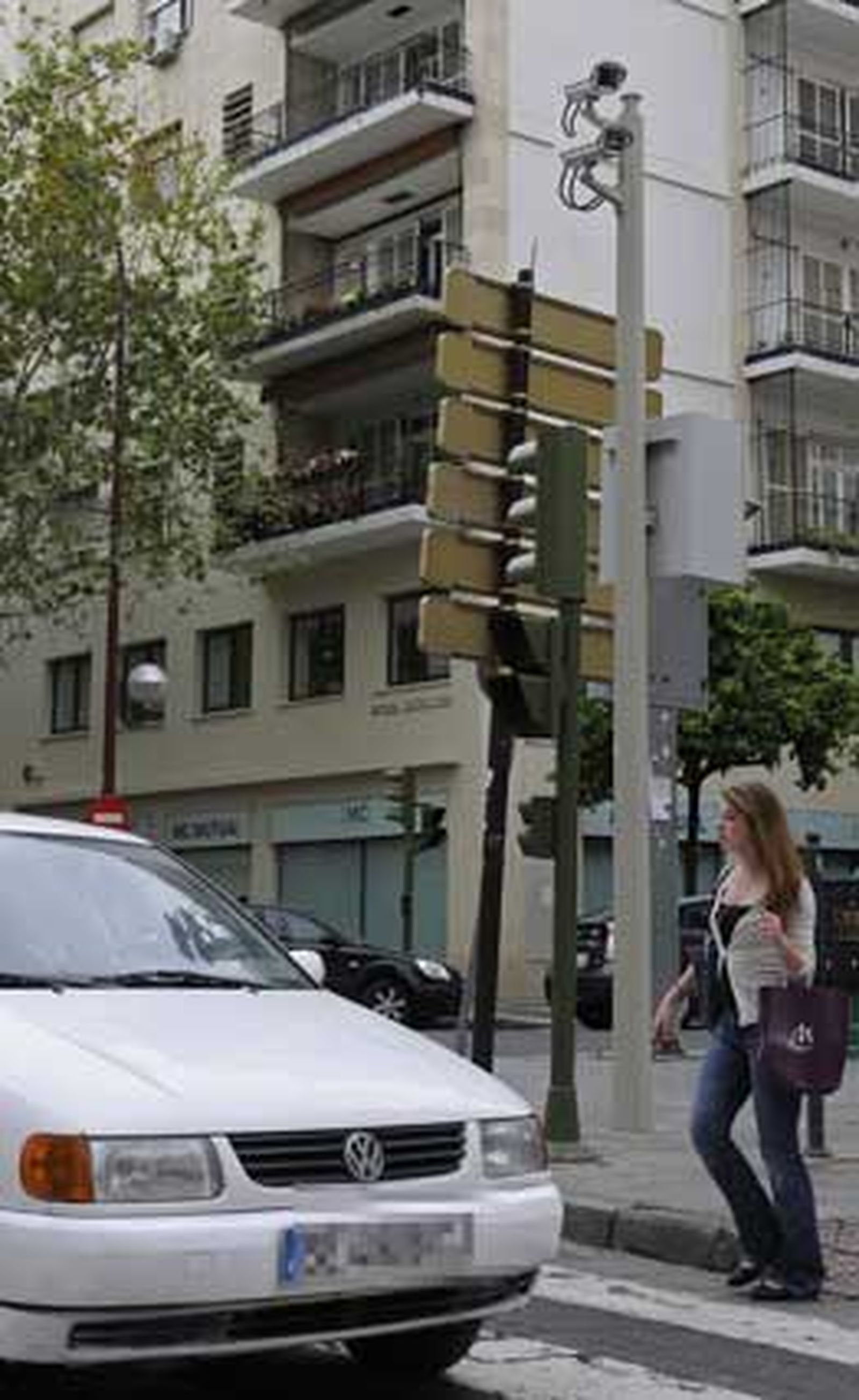 El Ayuntamiento cierra el tráfico al centro, pero aún no multará