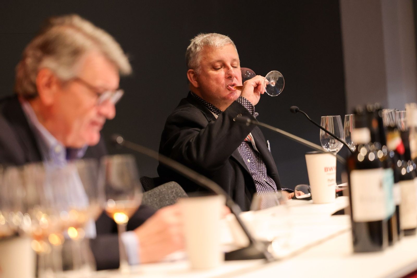 César Saldaña (I) junto a Ramon Francàs durante la cata '12+1 Tesoros de Jerez'.