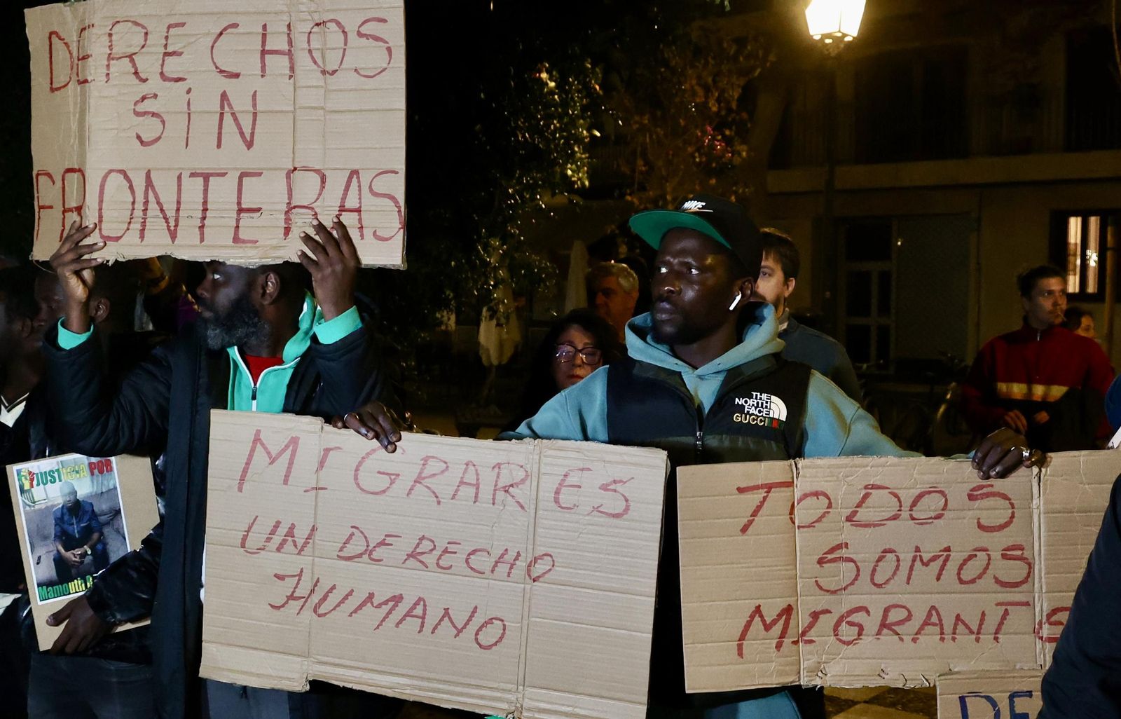 Concentración de senegaleses por la muerte de Mamouth