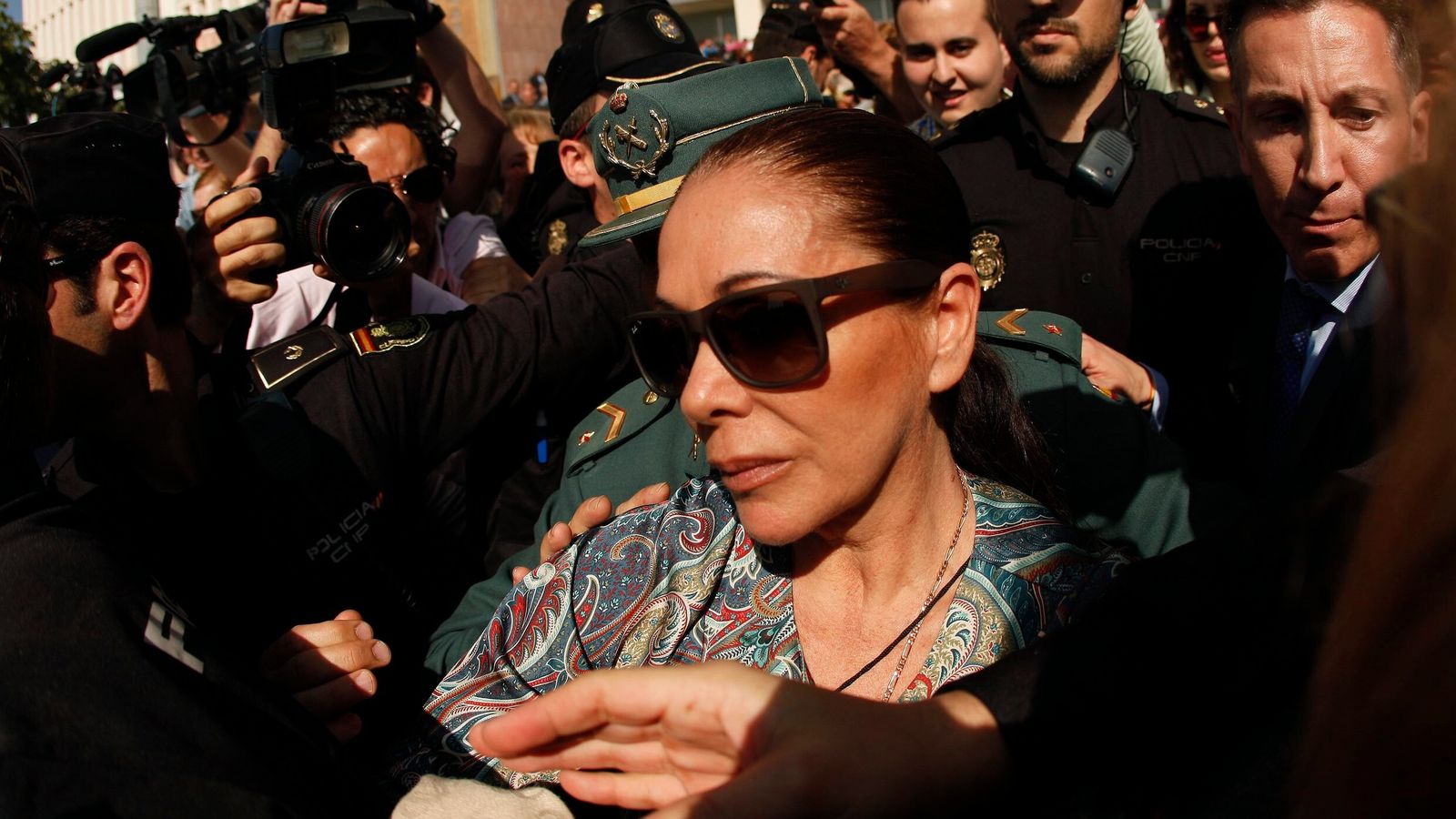 Isabel Pantoja a la salida de los juzgados.