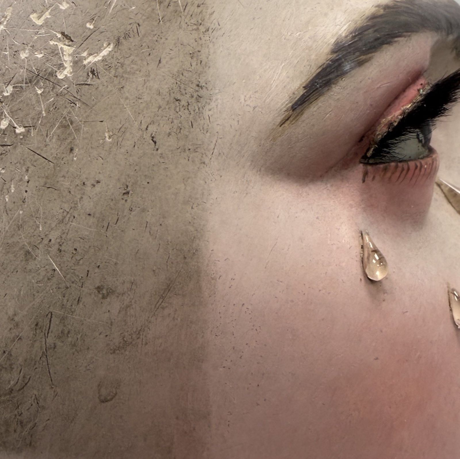 Imagen del antes y el después de la Restauración de la Virgen de la Luz