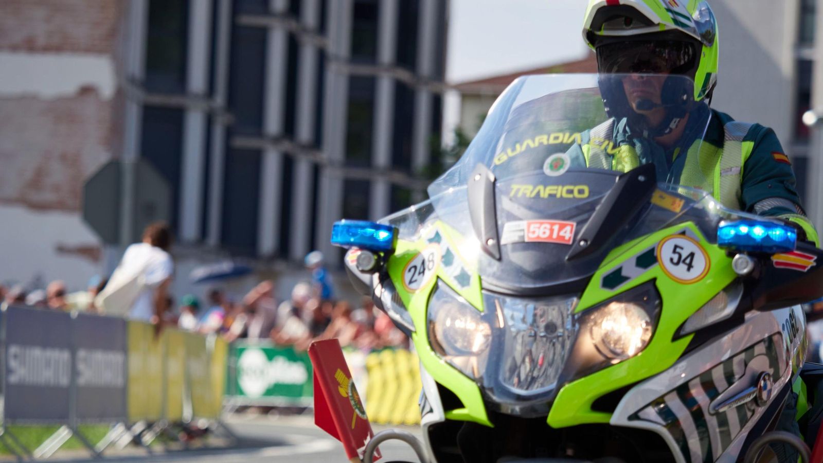 Un guardia civil en el dispositivo de la Vuelta 2023.