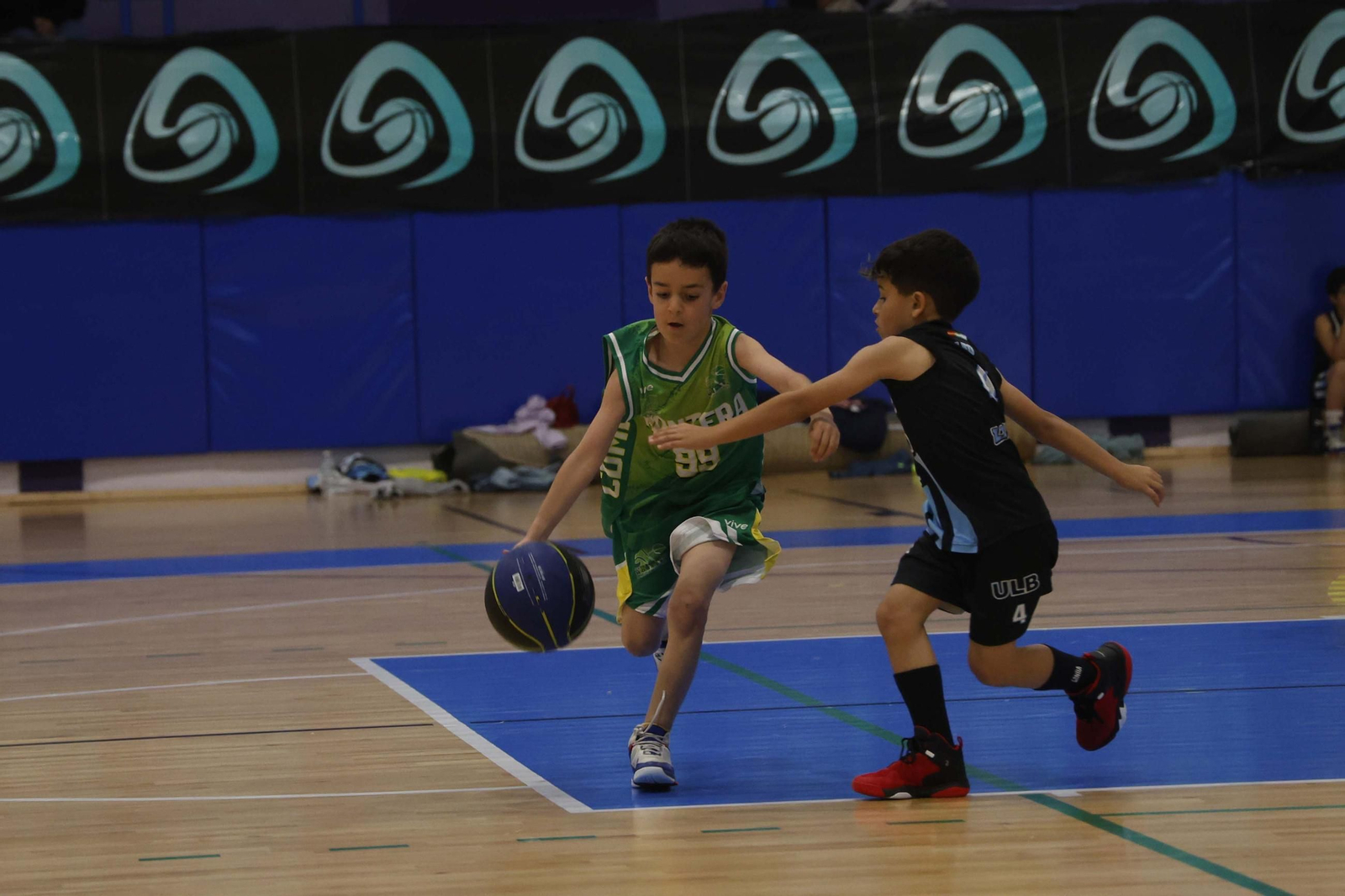 Las fotos de la primera jornada del XIV torneo de baloncesto Semana Santa Ciudad de La Línea