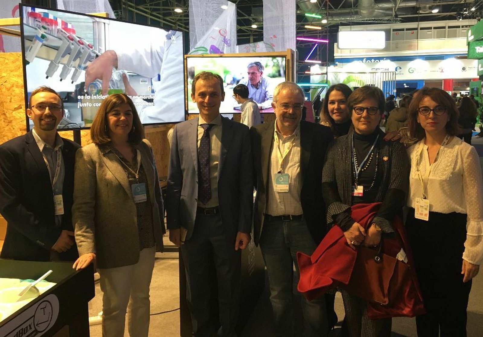 El ministro Pedro Duque, con la secretaria de Estado de Universidades, Ángeles Heras, y representantes de la UCA.