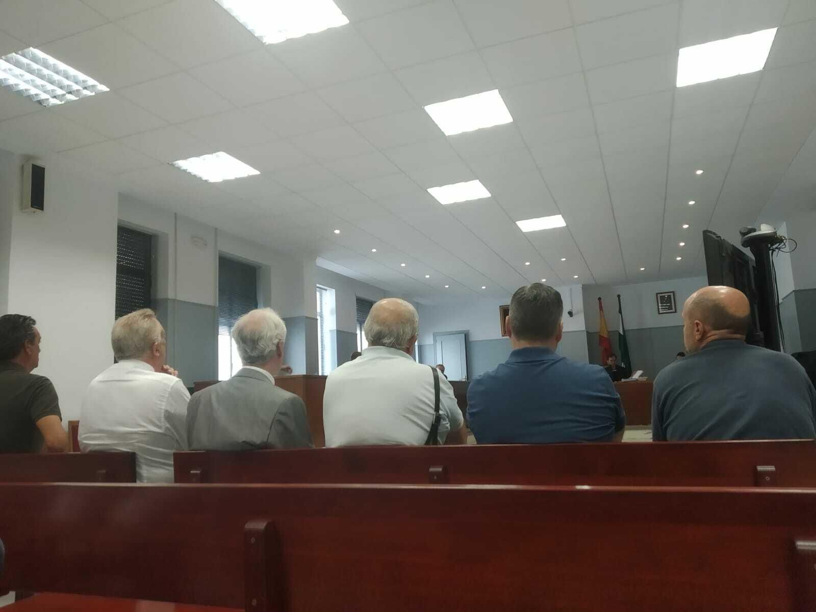 Demetrio Carmona, exabogado del Estado, escucha las conclusiones finales del fiscal.