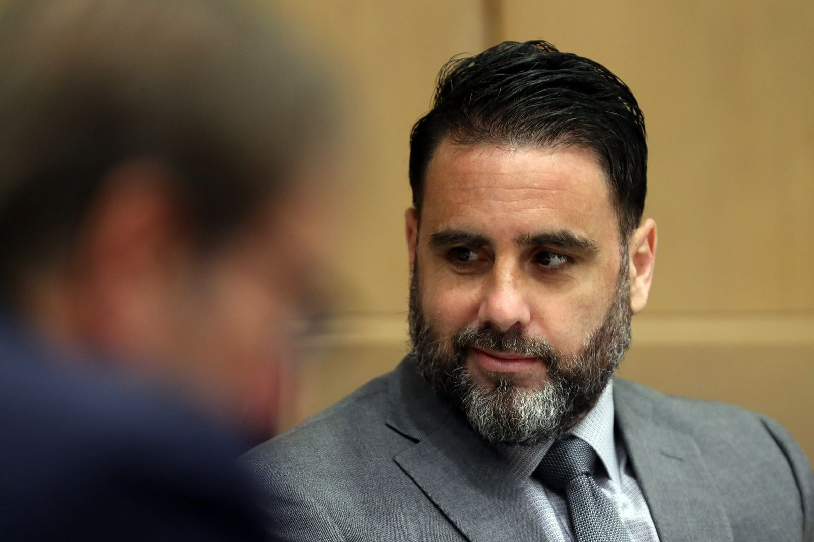 Pablo Ibar sonríe durante el juicio.