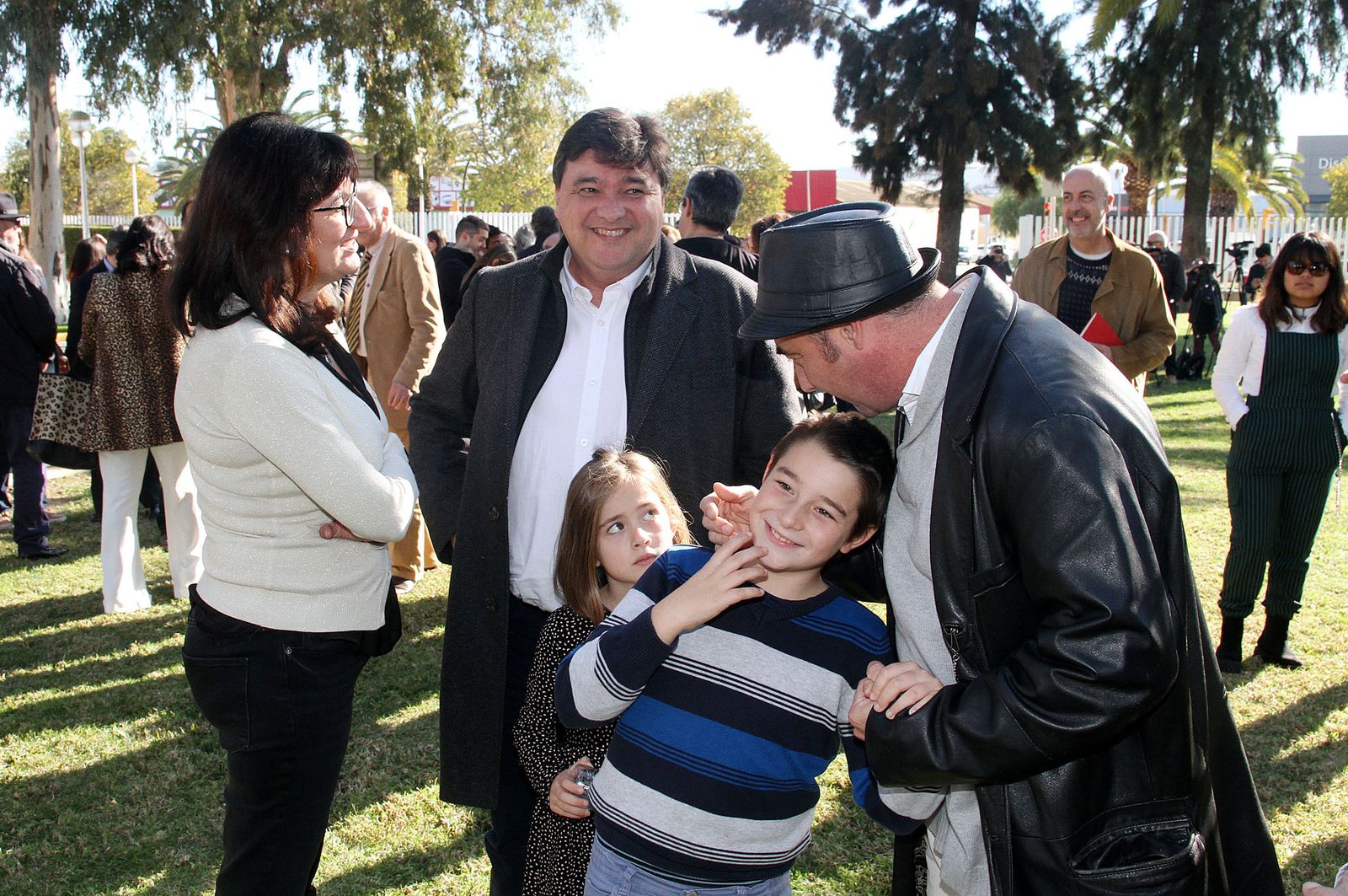Inauguración de la escultura del artista onubense Víctor Pulido 'Imago', en imágenes