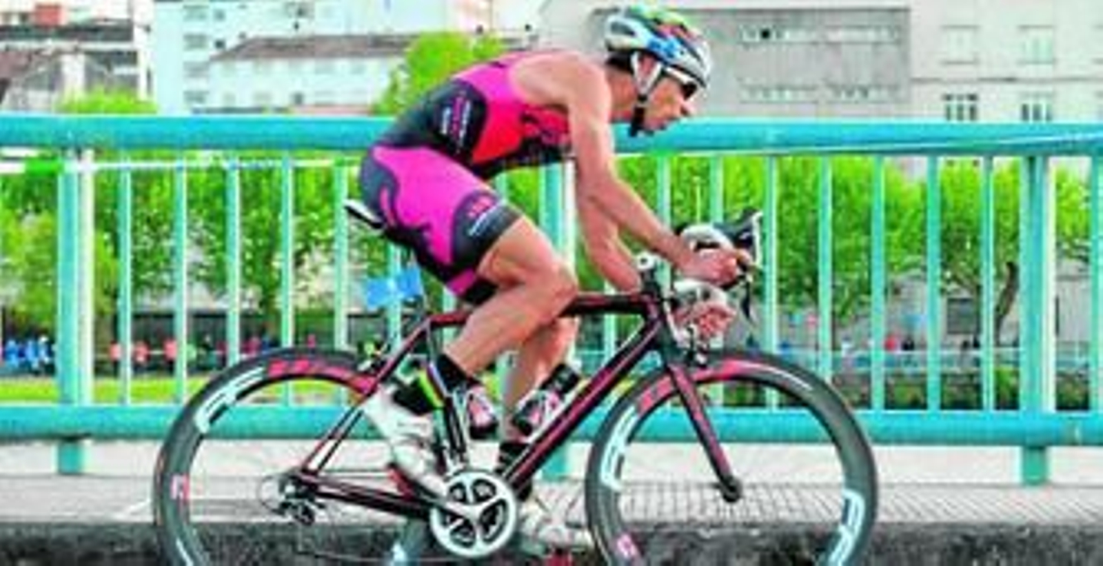 Emilio Martín consigue con su cuarta posición que el Gomfreville Esmgo gane la prueba francesa.