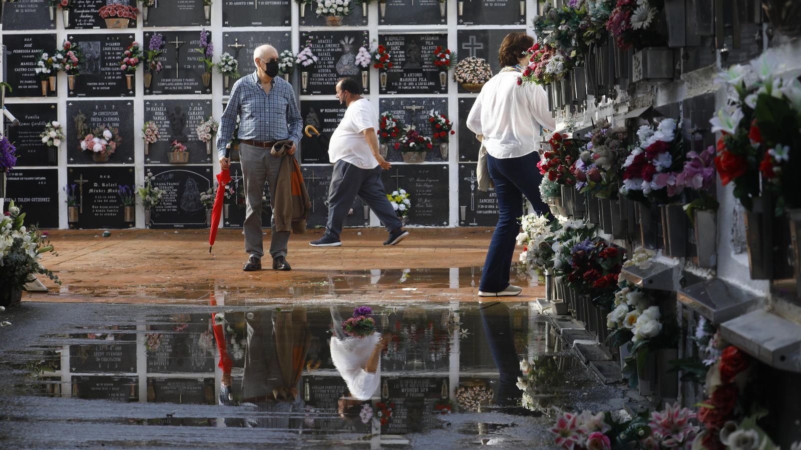Agua de lluvia en una de las calles.