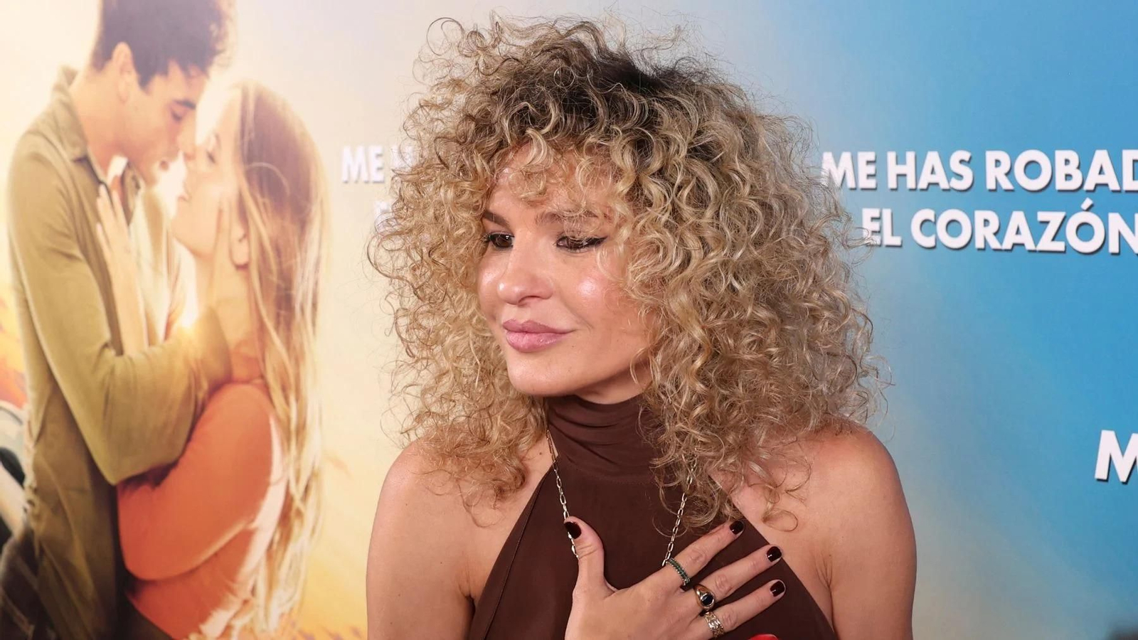 Sheila Casas atiende a los medios durante la presentación de la última película de su hermano Óscar Casas.