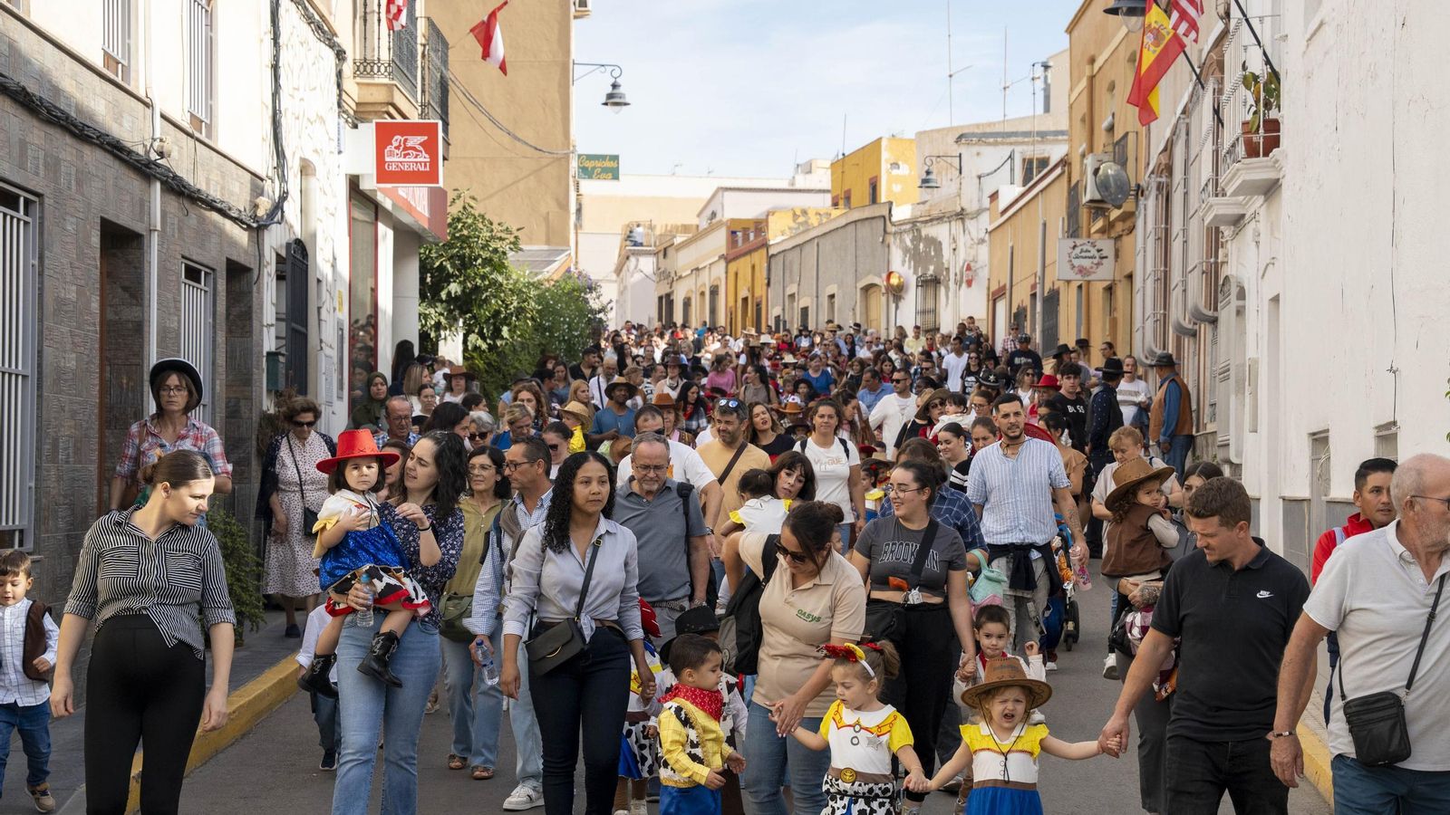 El pueblo de Tabernas participó en el pasacalles.