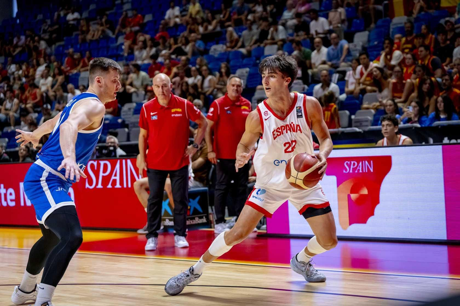 España B-República Checa, en fotos