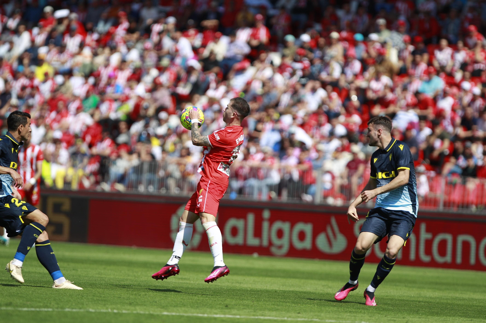 Imágenes del partido de la Liga Santander U.D. Almería-Cádiz C.F.