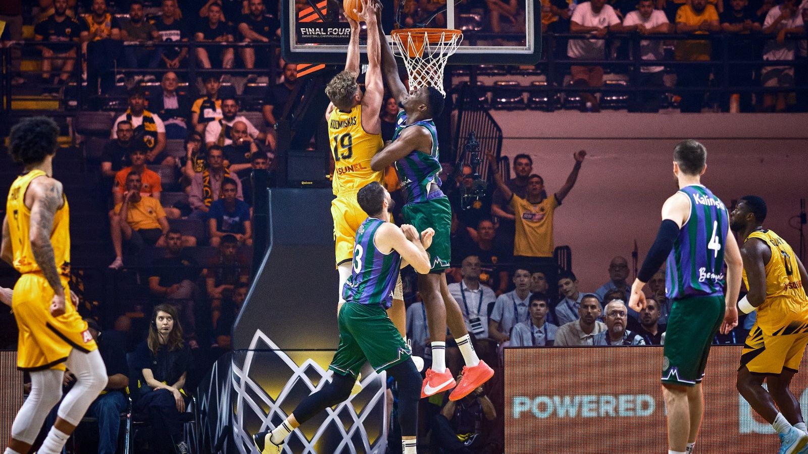 Las fotos del AEK Atenas-Unicaja de la Final Four de la Basketball Champions League