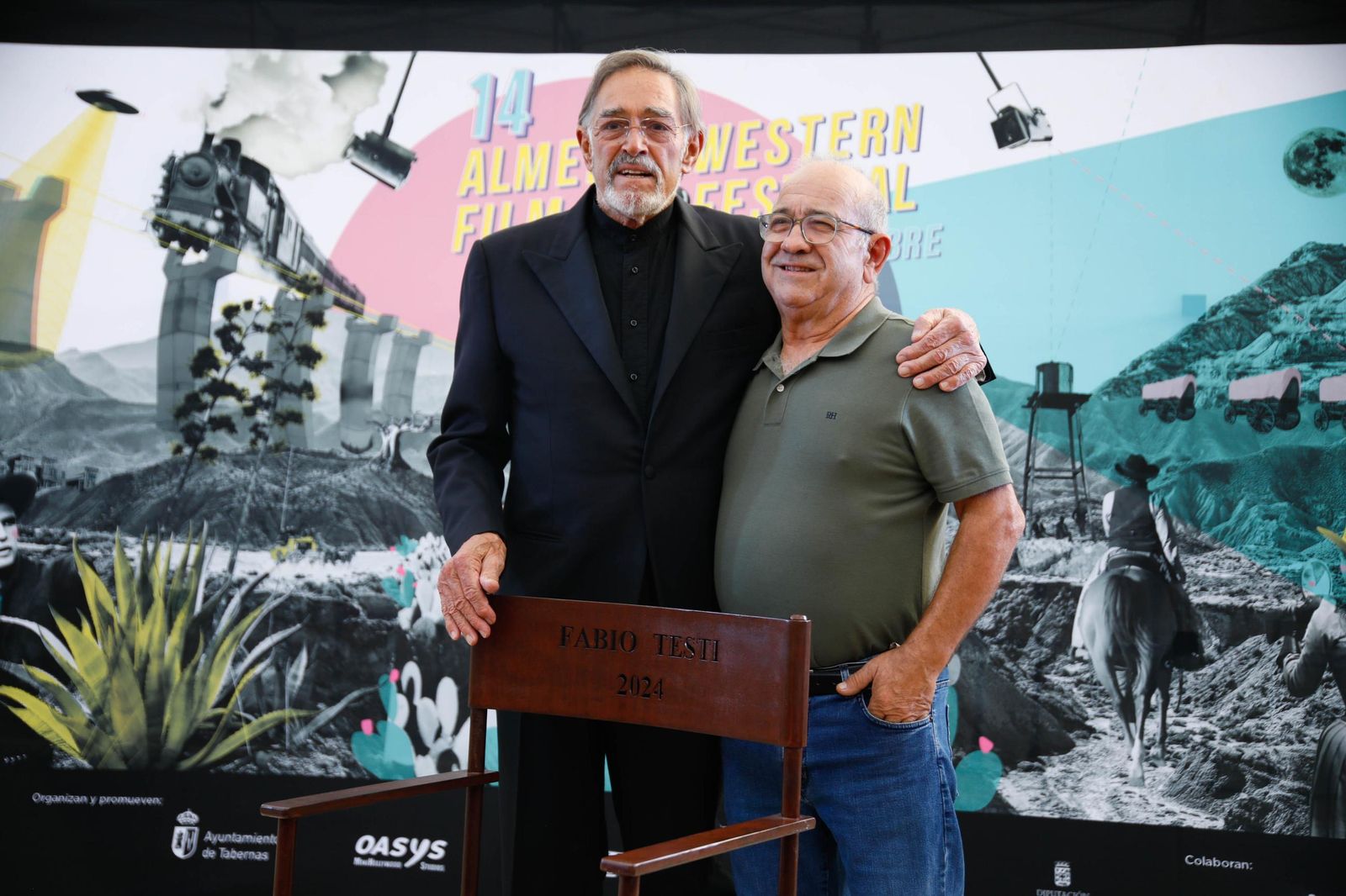 Descubrimiento de la silla del actor Fabio Testi en el Paseo de la Fama de Tabernas, en imágenes