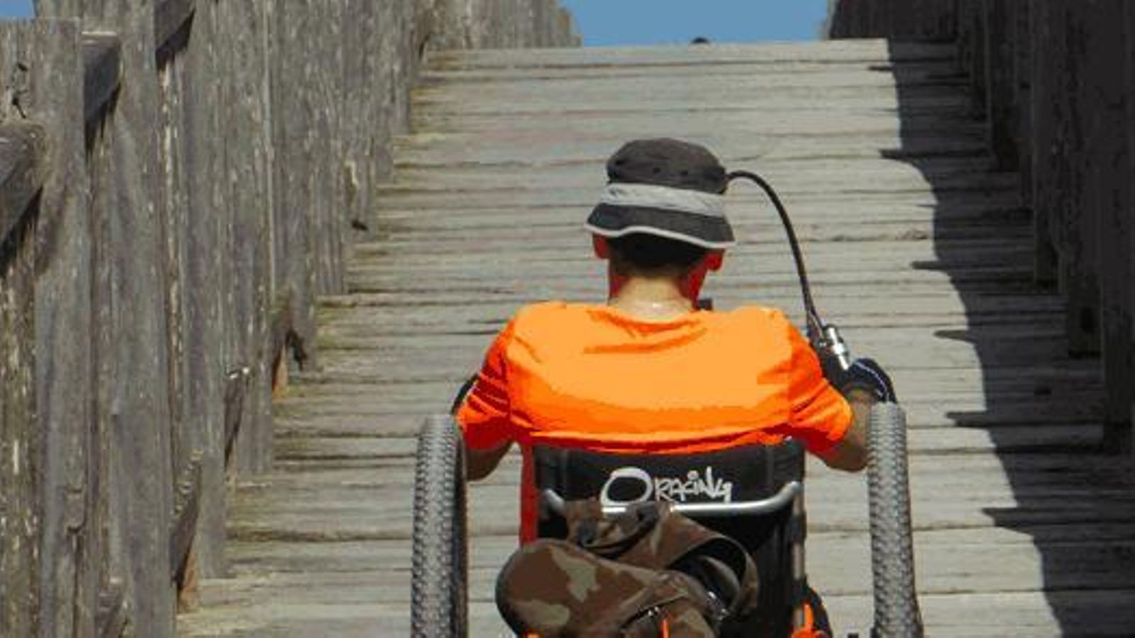 Pasarela de madera, en Los Toruños.