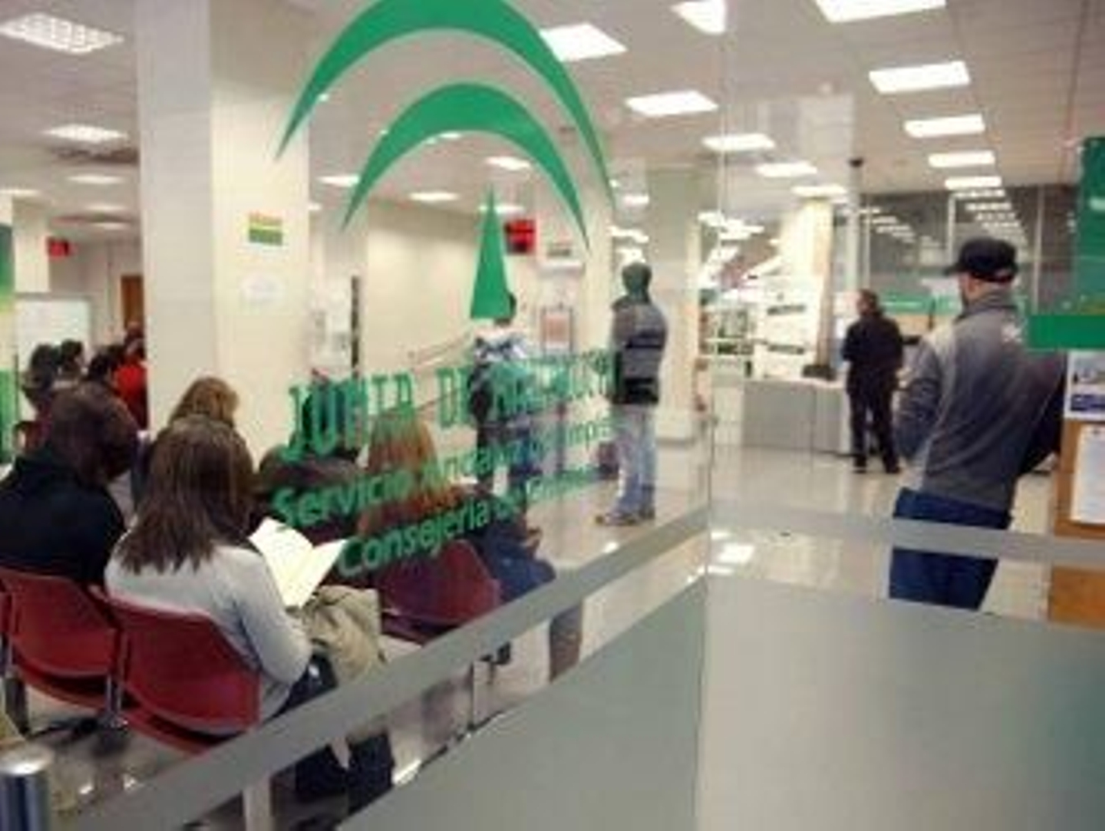 España debe crear cuatro veces más empleo que la UE para superar la crisis