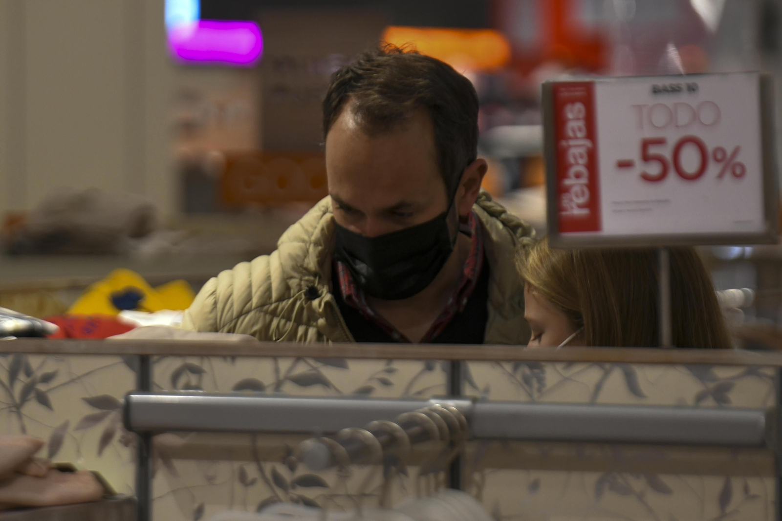 Fotos: el inicio de las rebajas en el Corte Inglés de Granada