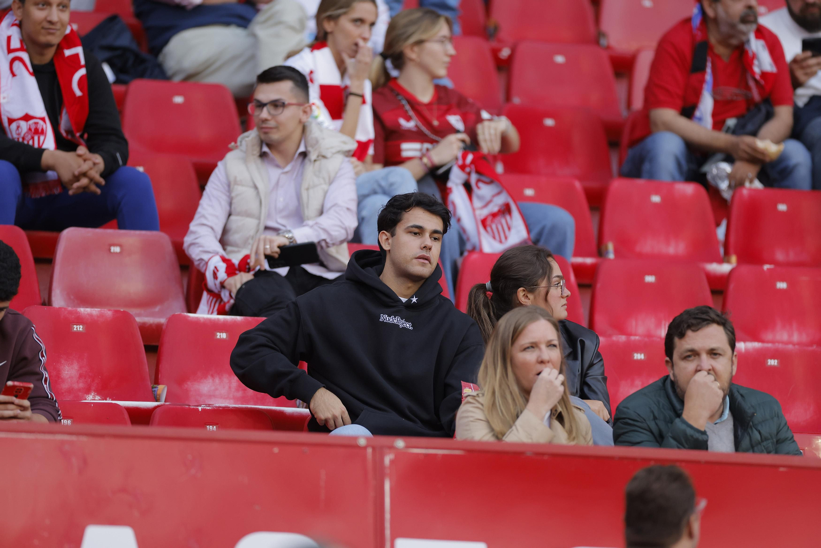 Búscate en las fotos del Sevilla-Betis