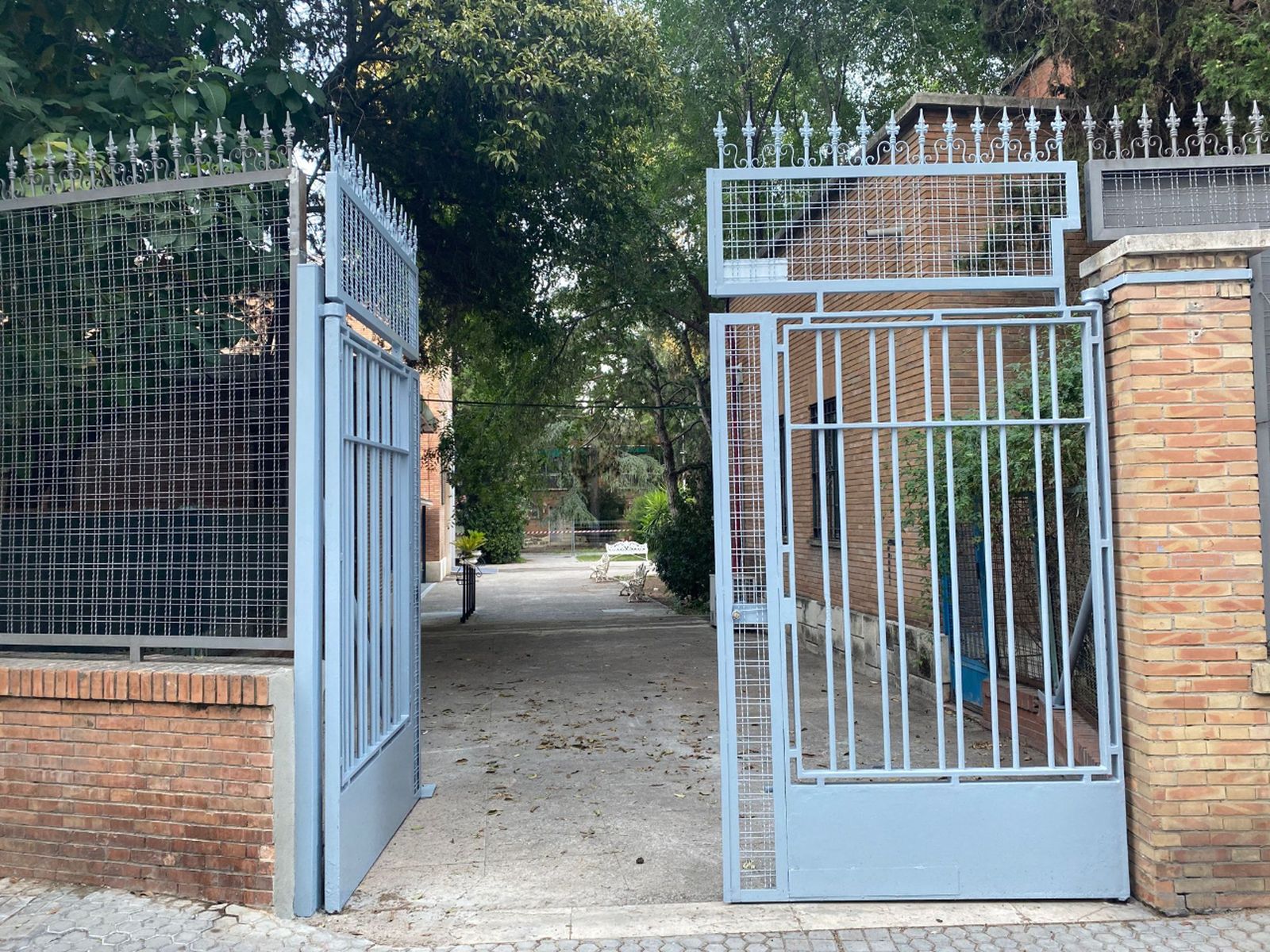 Hermanos y devotos deberán entrar por el número 5 de Juan Sebastián Elcano