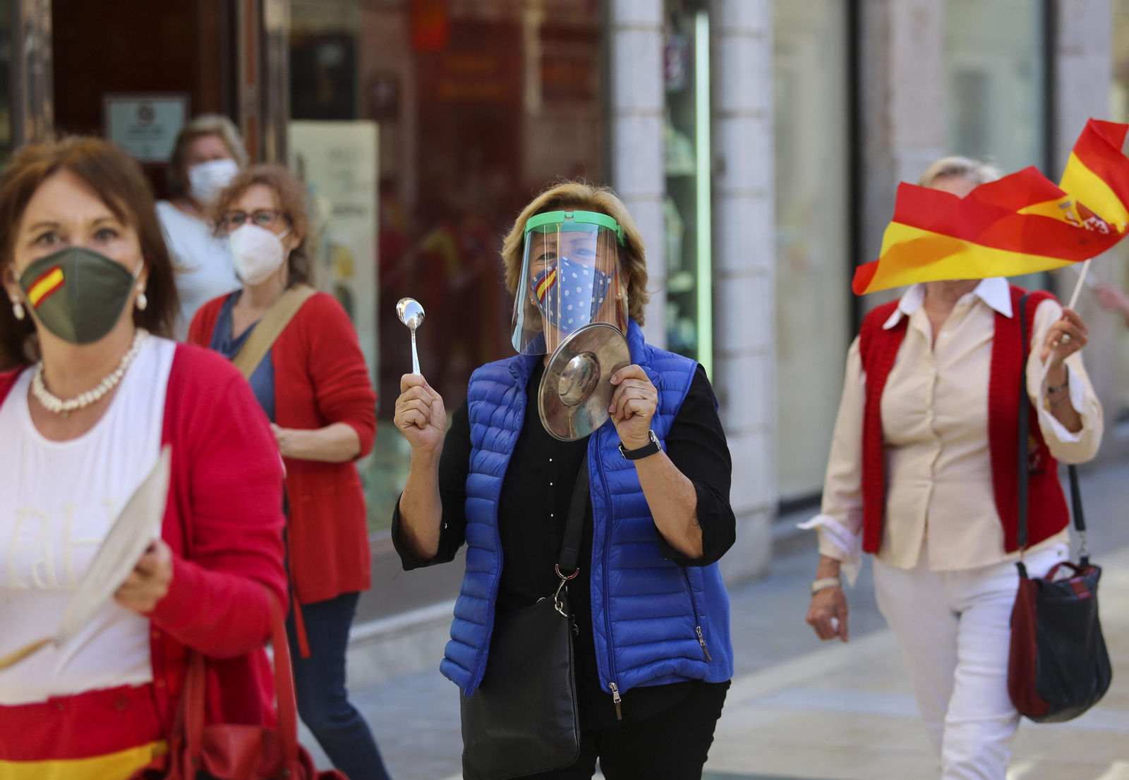 Las fotos de la cacerolada en Málaga contra el Gobierno por el coronavirus