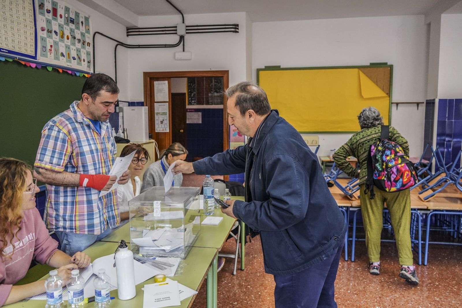 Fotos: así está votando Granada en el inicio de las elecciones municipales 2023
