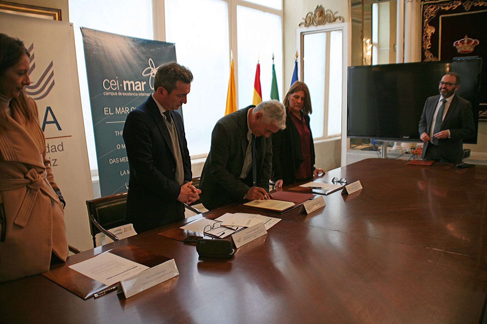 Momento de la firma de adhesión del IFAPA.