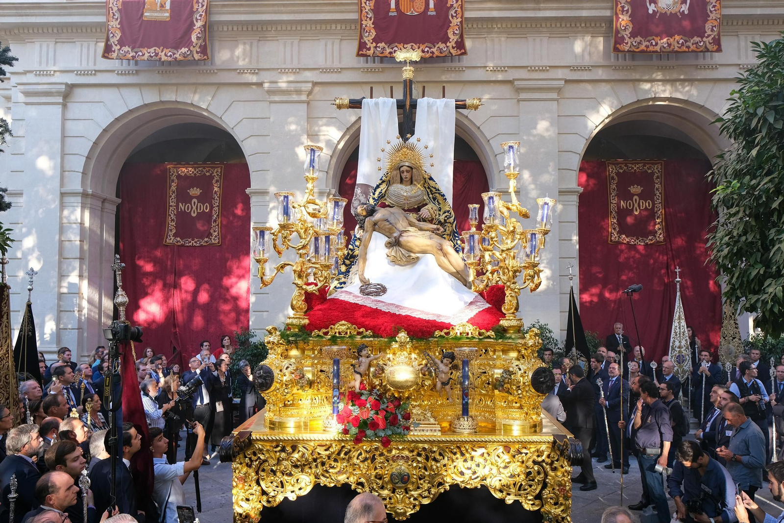 Procesión de regreso de la Piedad del Baratillo Coronada