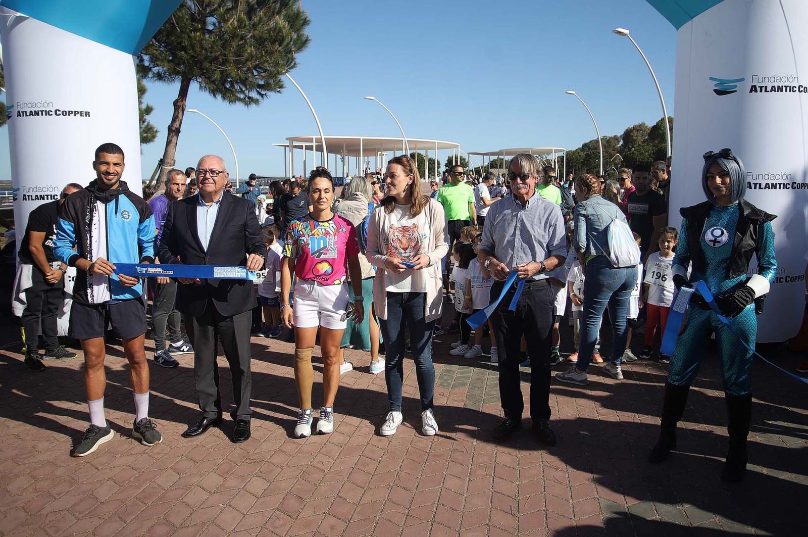 Imágenes de la carrera infantil previa a la "10K Puerta del Descubrimiento"