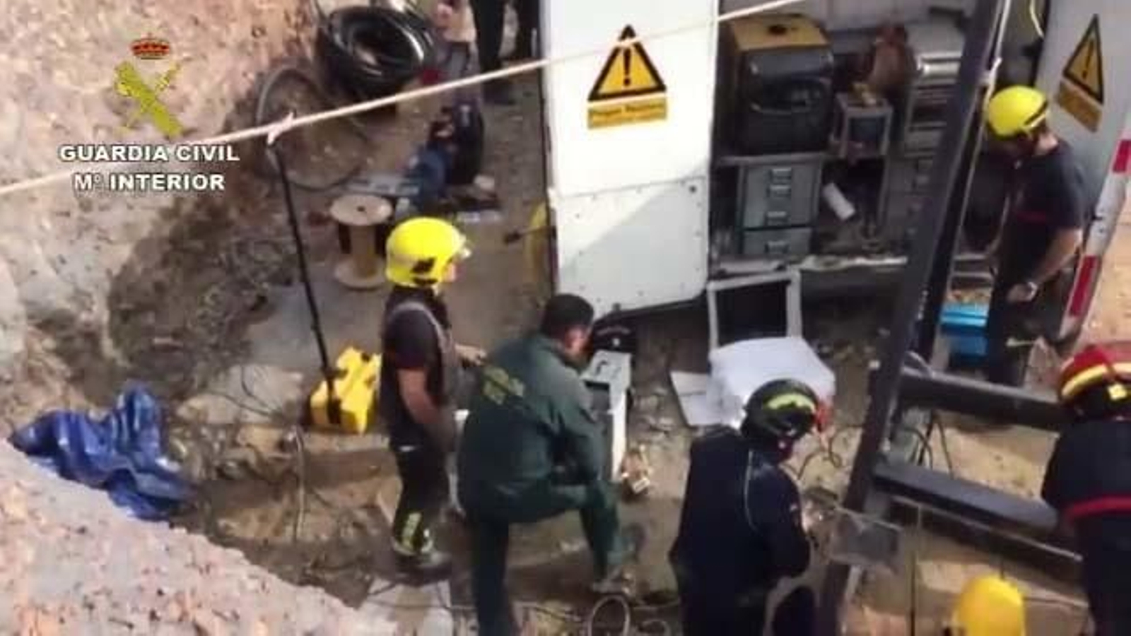 Imágenes de los trabajos en el pozo al que cayó Julen difundidas por la Guardia Civil este viernes