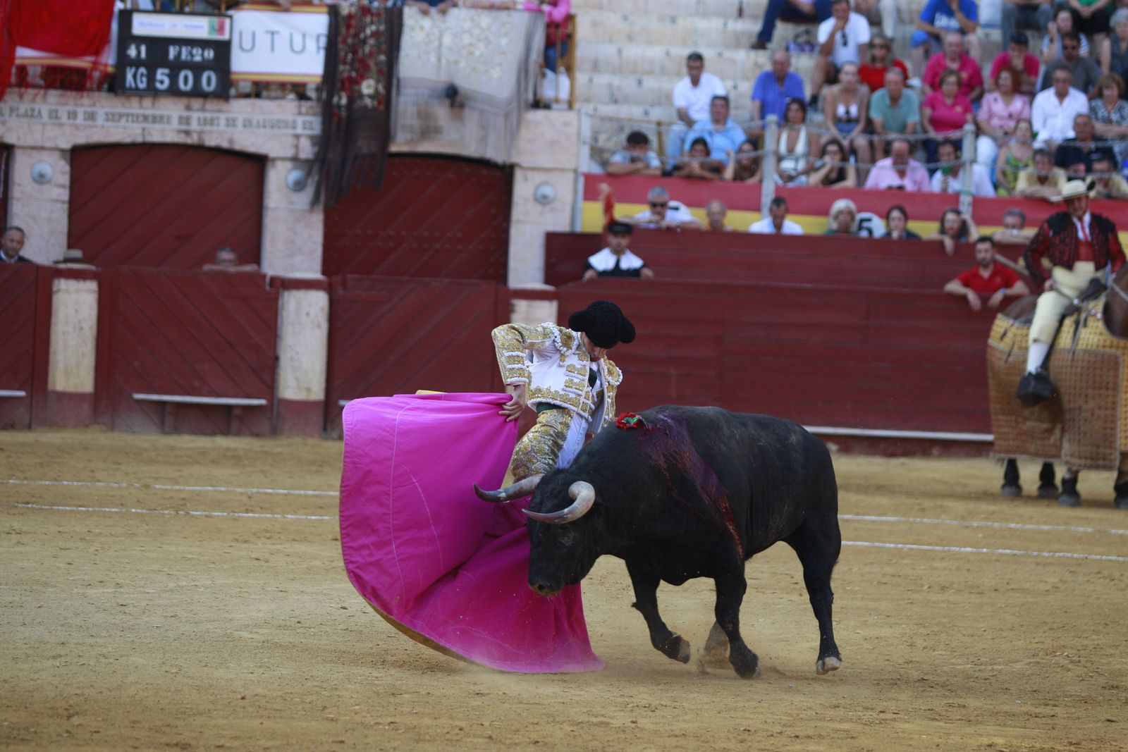 Imágenes de la corrida de toros del jueves en la Feria de Almería 2024