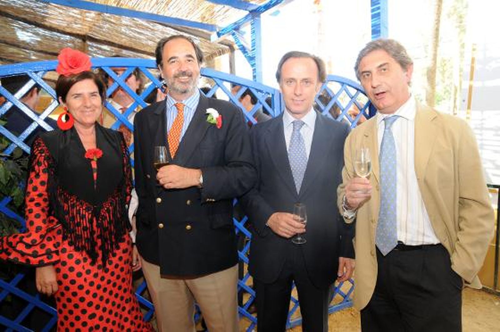 María José Garrucho, junto a Gabriel González Gordon, Jaime Tovar, gerente de Ingrasa, y Jaime de Carvajal de Finca Moncloa, pasaron por la caseta de Diario de Jerez para disfrutar del miércoles de Feria.


Foto: Manuel Aranda