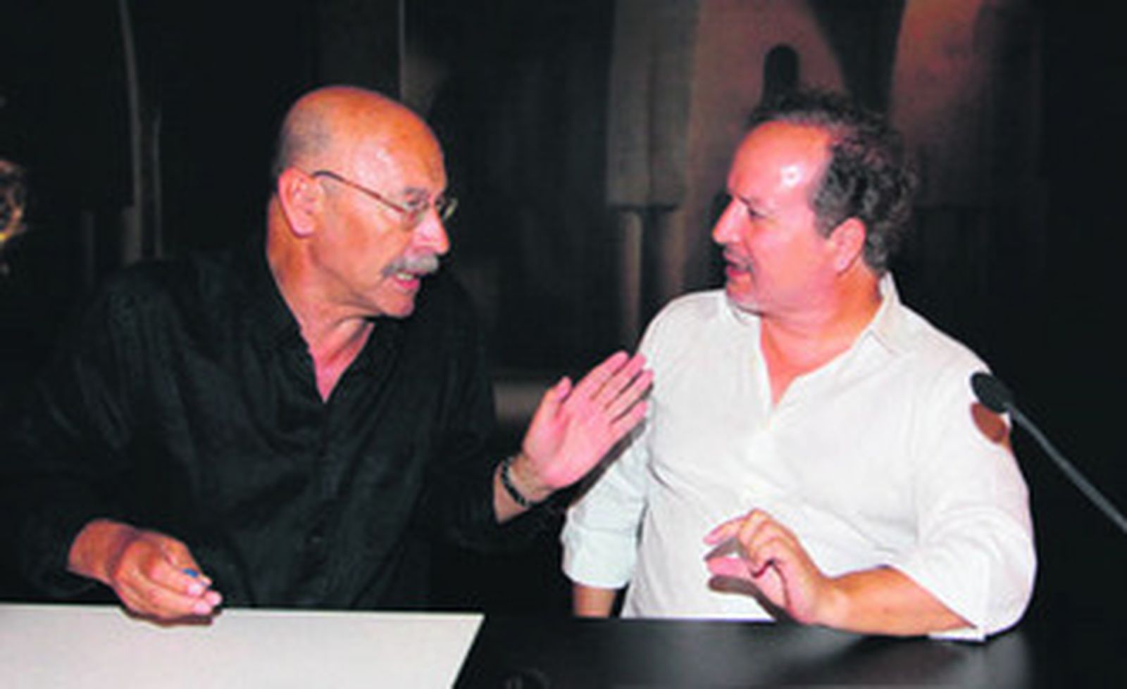 Pablo Juliá, director del Centro Andaluz de la Fotografía, y José María Mellado durante la presentación.
