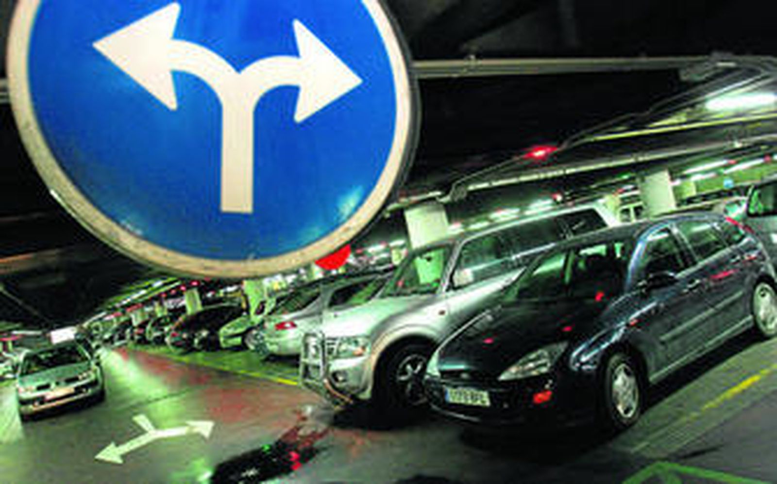 Interior del aparcamiento de la Plaza de la Marina.