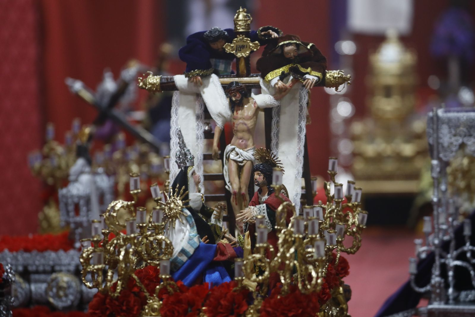 La exposición de pasos de Semana Santa en miniatura de la Asociación de Vecinos Nuestra Señora de Belén, en imágenes