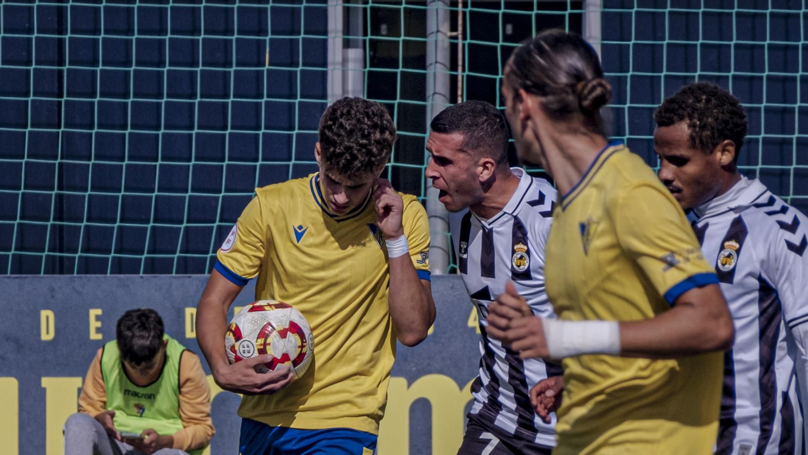 Las imágenes del partido entre Cádiz Mirandilla y La Balona.