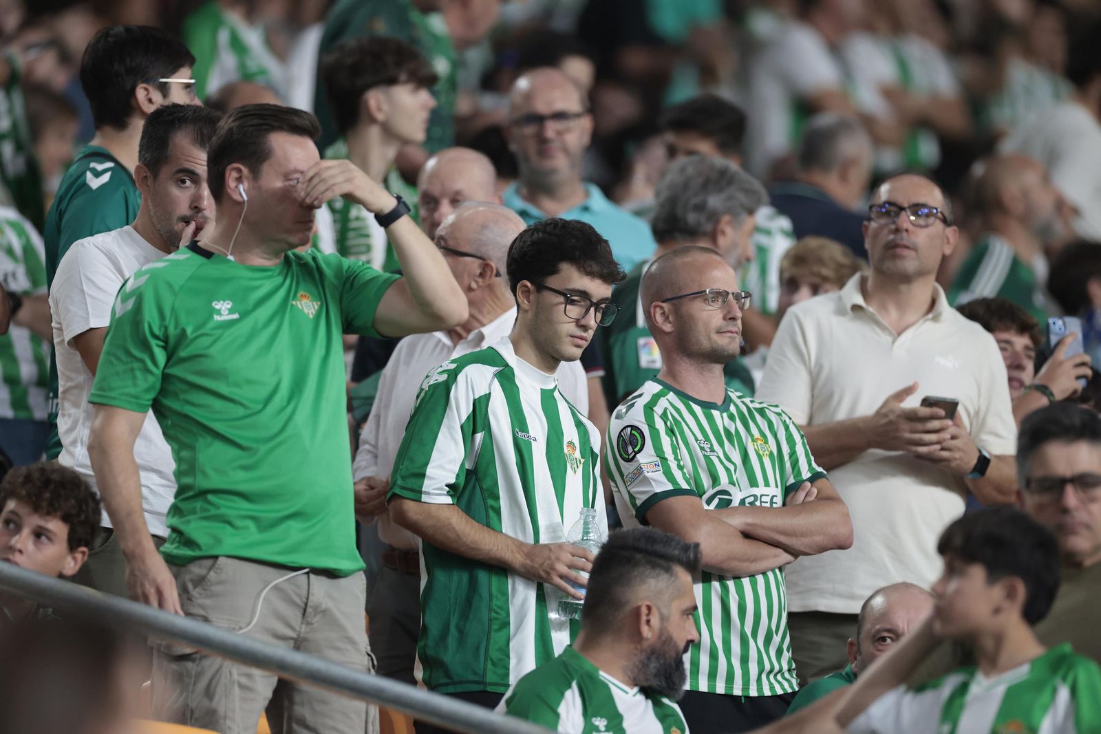 Búscate en las fotos del Betis - Nottingham Forest