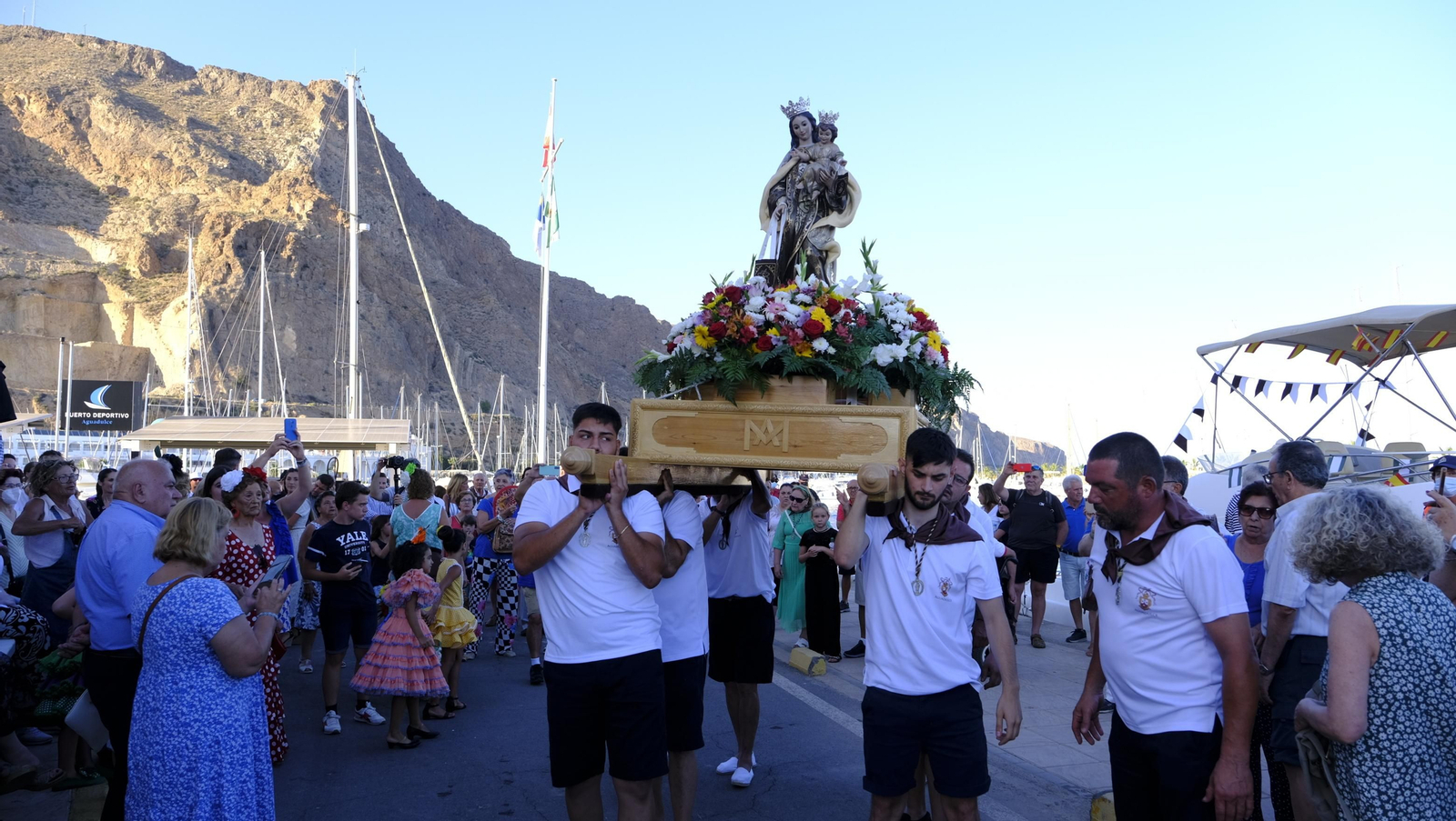 Procesión marinera de la Virgen del Carmen en Aguadulce
