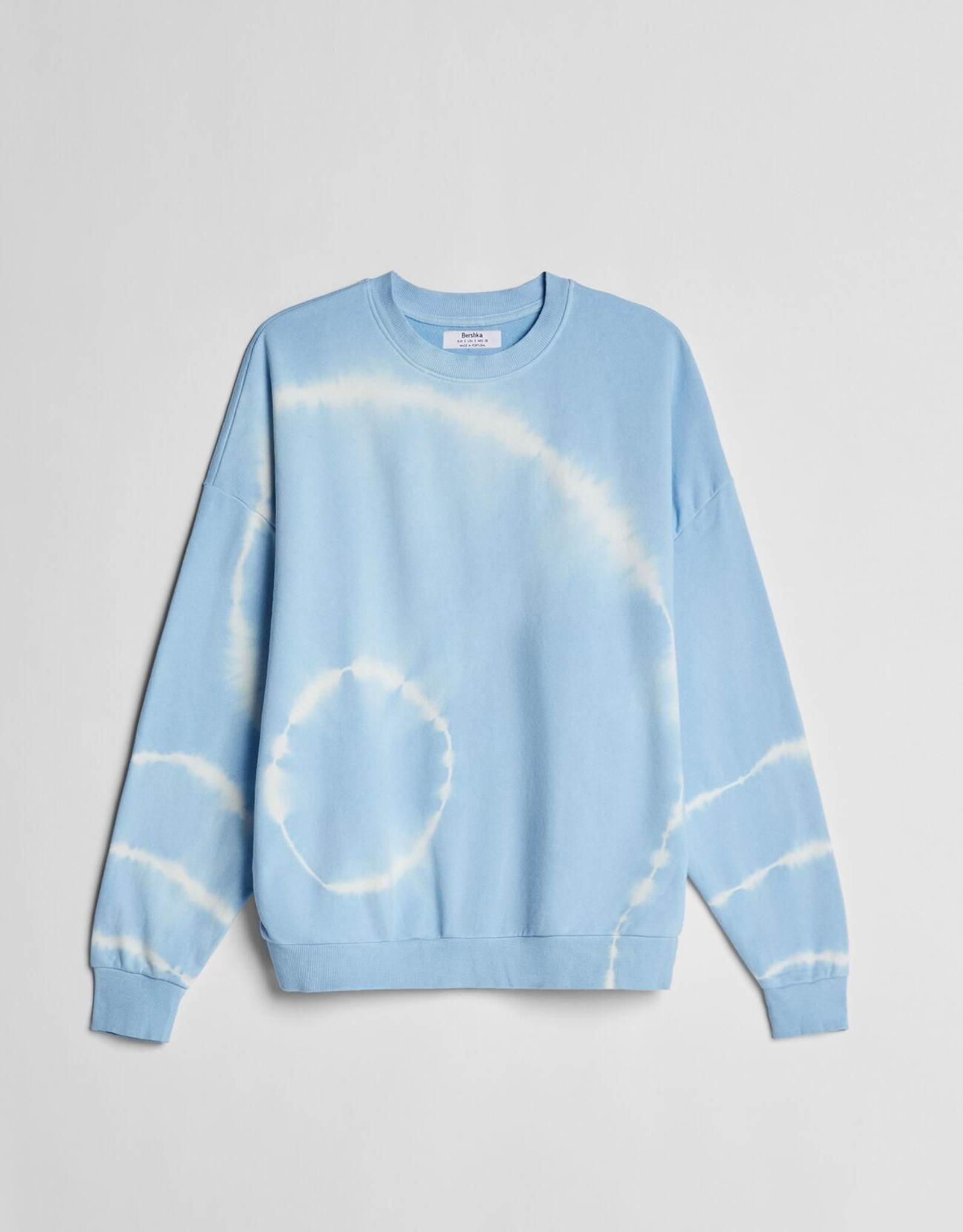 Sudadera 'tie dy' celeste de Bershka. Sudadera 'tie dy' celeste de Bershka.