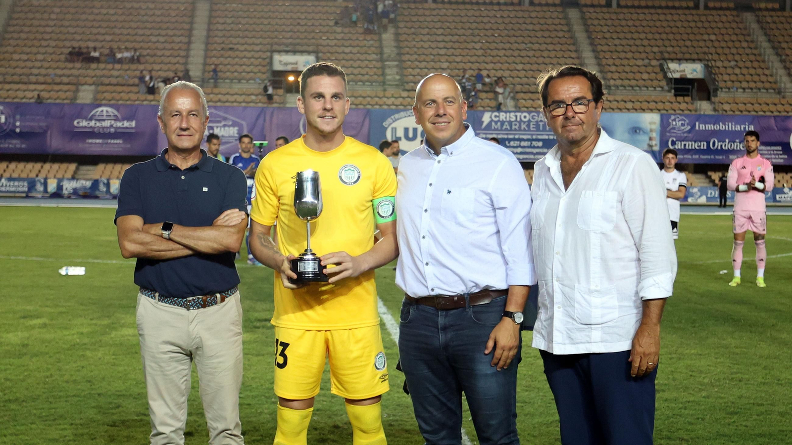 Imágenes del Trofeo Feria de la Vendimia entre el Xerez CD y el Juventud Torremolinos en Chapín