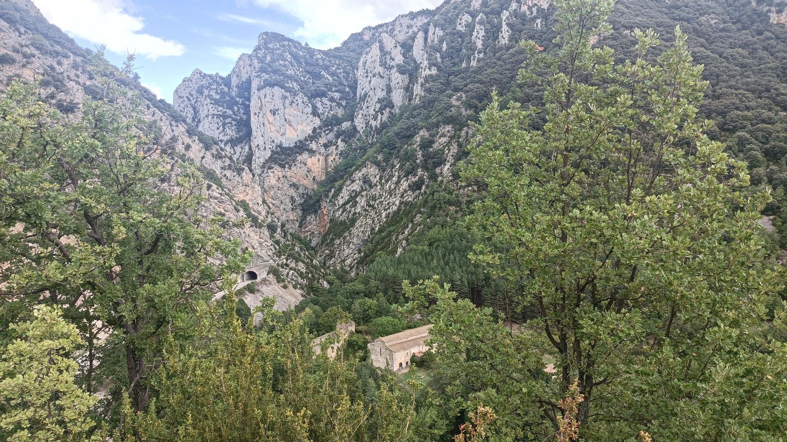 Vistas del Monasterio de Obarra.