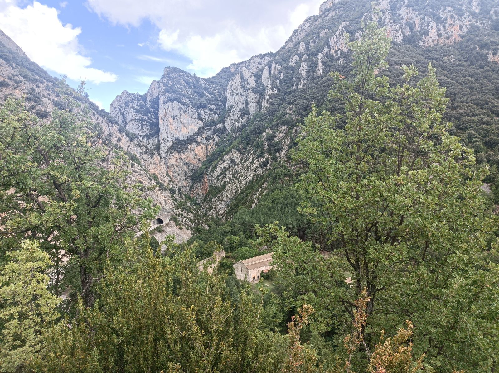 Vistas del Monasterio de Obarra.