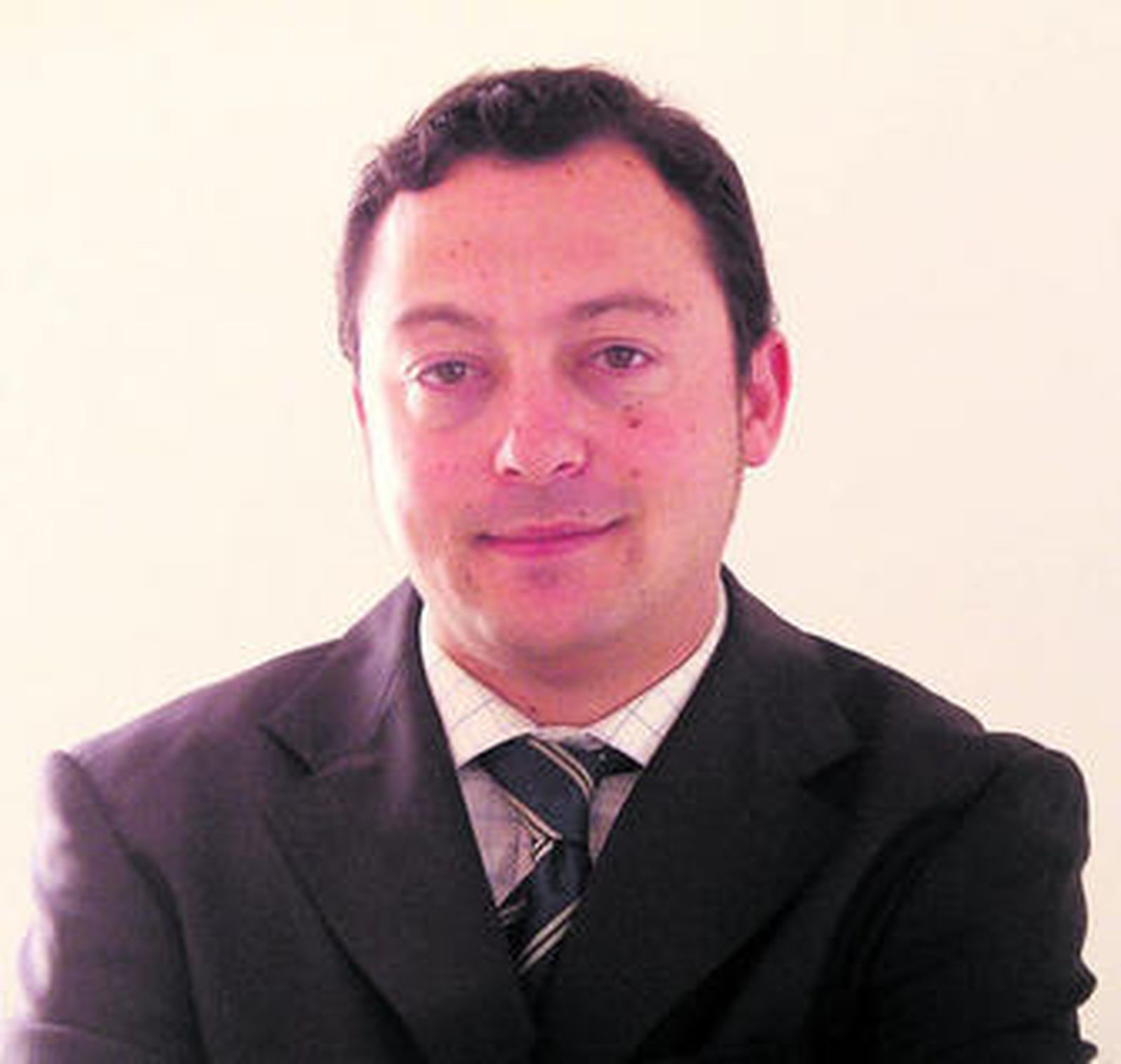 Ángel M. Fernández Ferrón aspira a ser presidente.