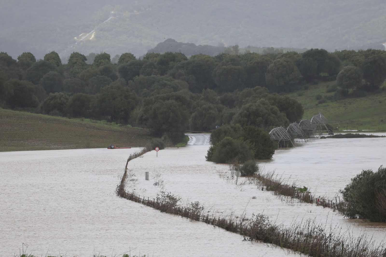 Fotos de las inundaciones y efectos de la borrasca Leonardo en Jimena y Tesorillo