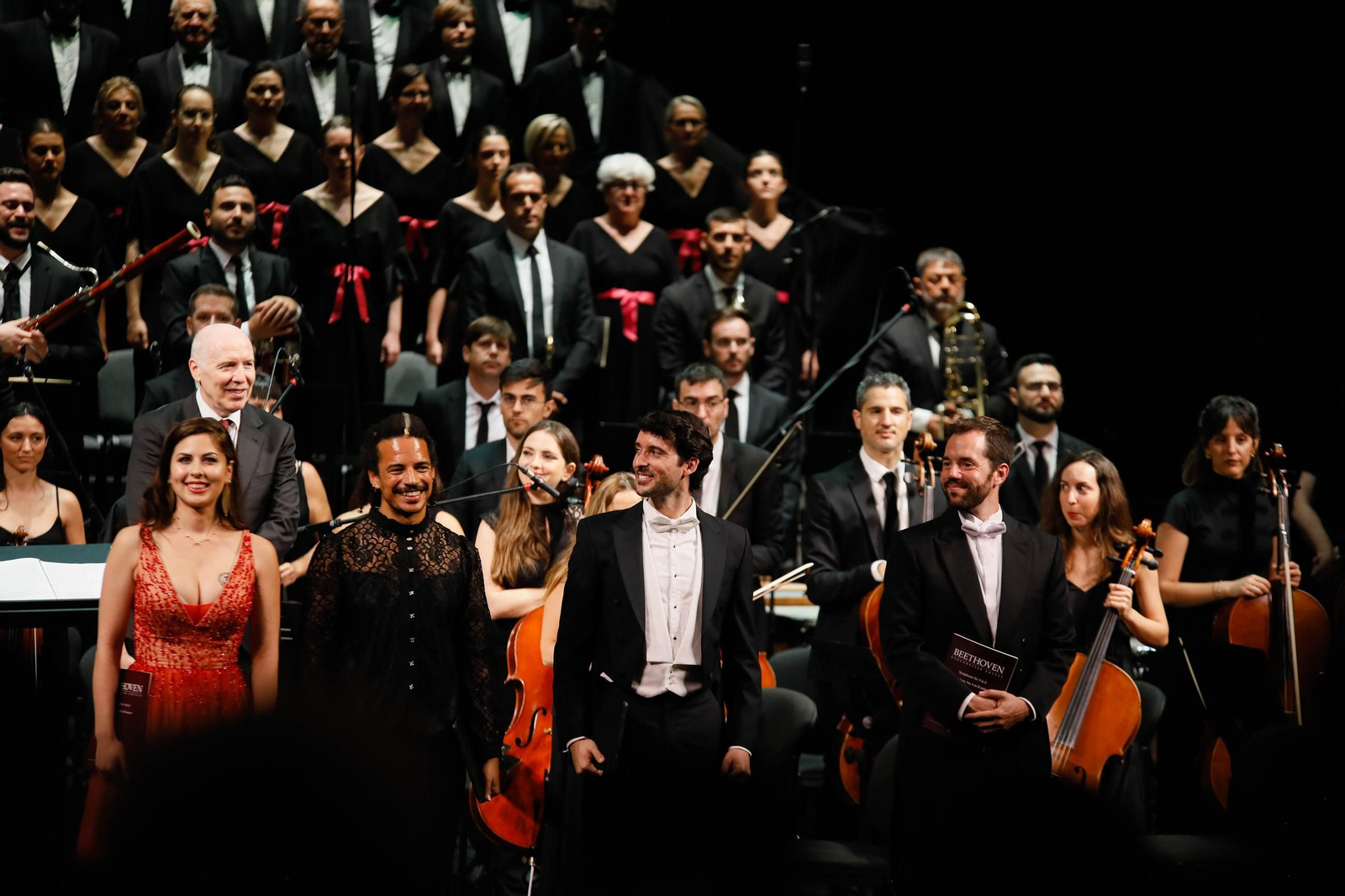 Imágenes de la novena Beethoven interpretado por la OCAL y Orfeón para Cajamar