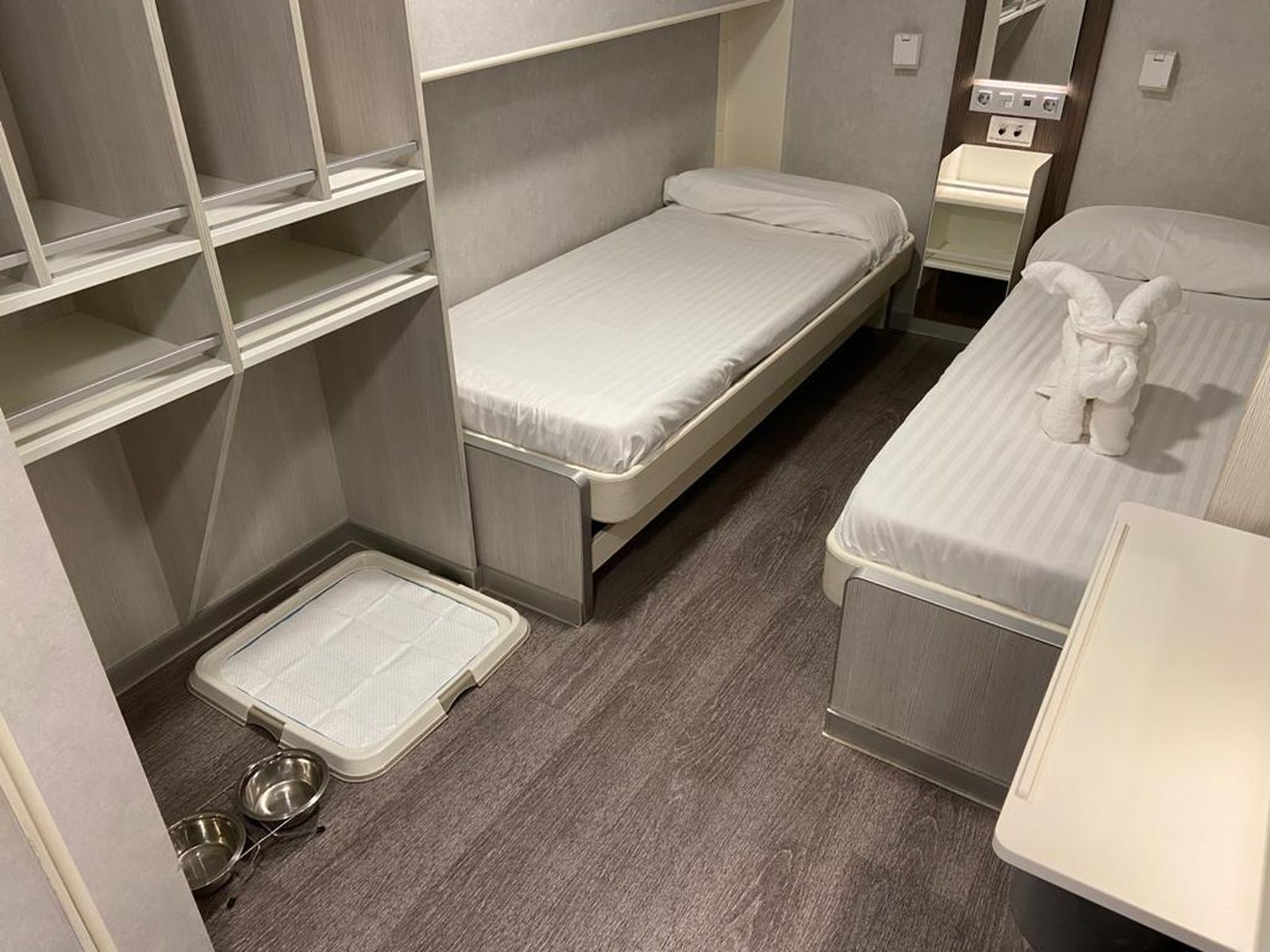 Uno de los camarotes ya acondicionados para las mascotas.