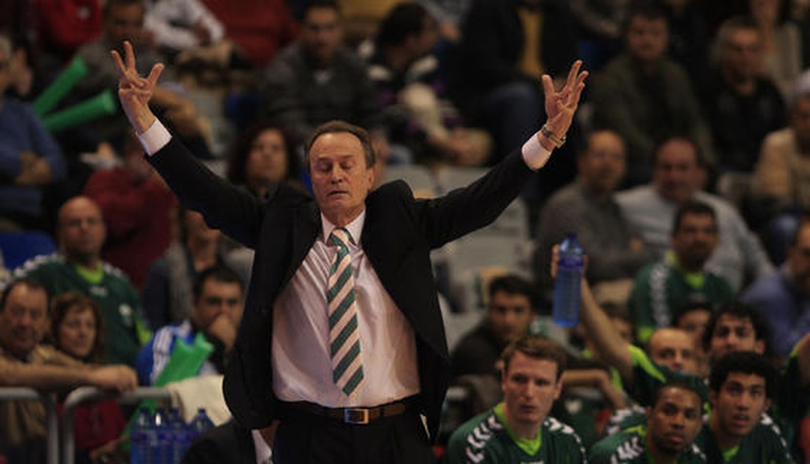 El Unicaja pierde contra el Power Electronics (64-70) y se aleja de la Copa del Rey

Los de Aíto lo intentaron hasta el final, pero la precipitación y el mal día en los tiros decantaron el encuentro para los valencianos.

Foto: Sergio Camacho / Agencias